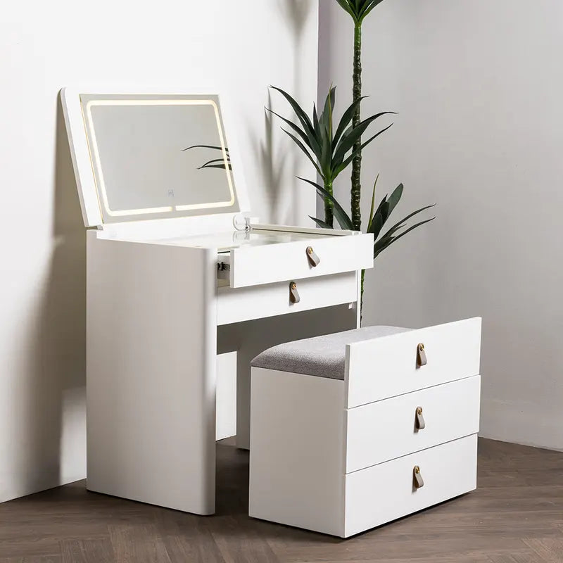 Ivory – Sminkebord med sammenleggbart speil